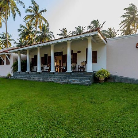 House By The Sea Hikka Hotell Hikkaduwa Exteriör bild