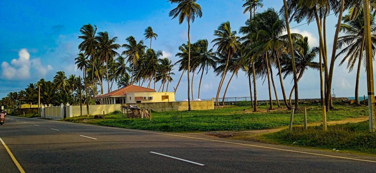 House By The Sea Hikka Hotell Hikkaduwa Exteriör bild