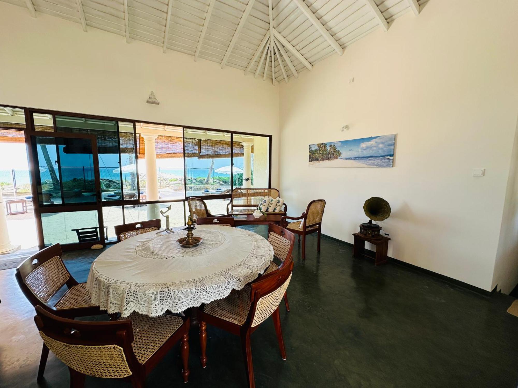House By The Sea Hikka Hotell Hikkaduwa Exteriör bild