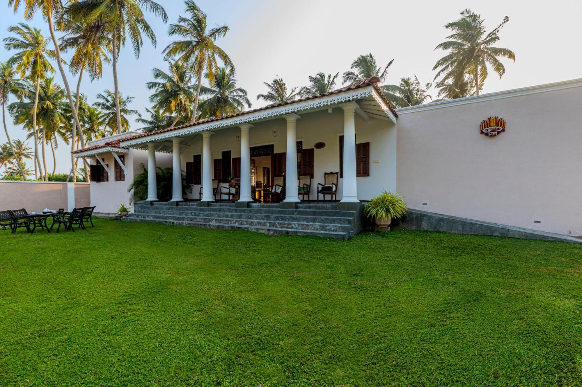 House By The Sea Hikka Hotell Hikkaduwa Exteriör bild