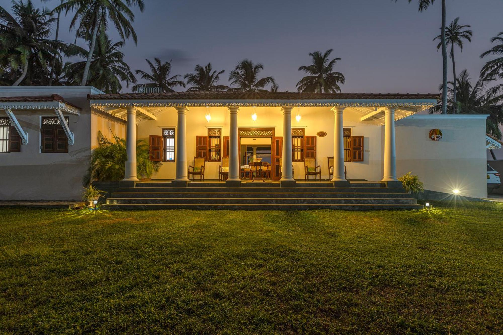 House By The Sea Hikka Hotell Hikkaduwa Exteriör bild
