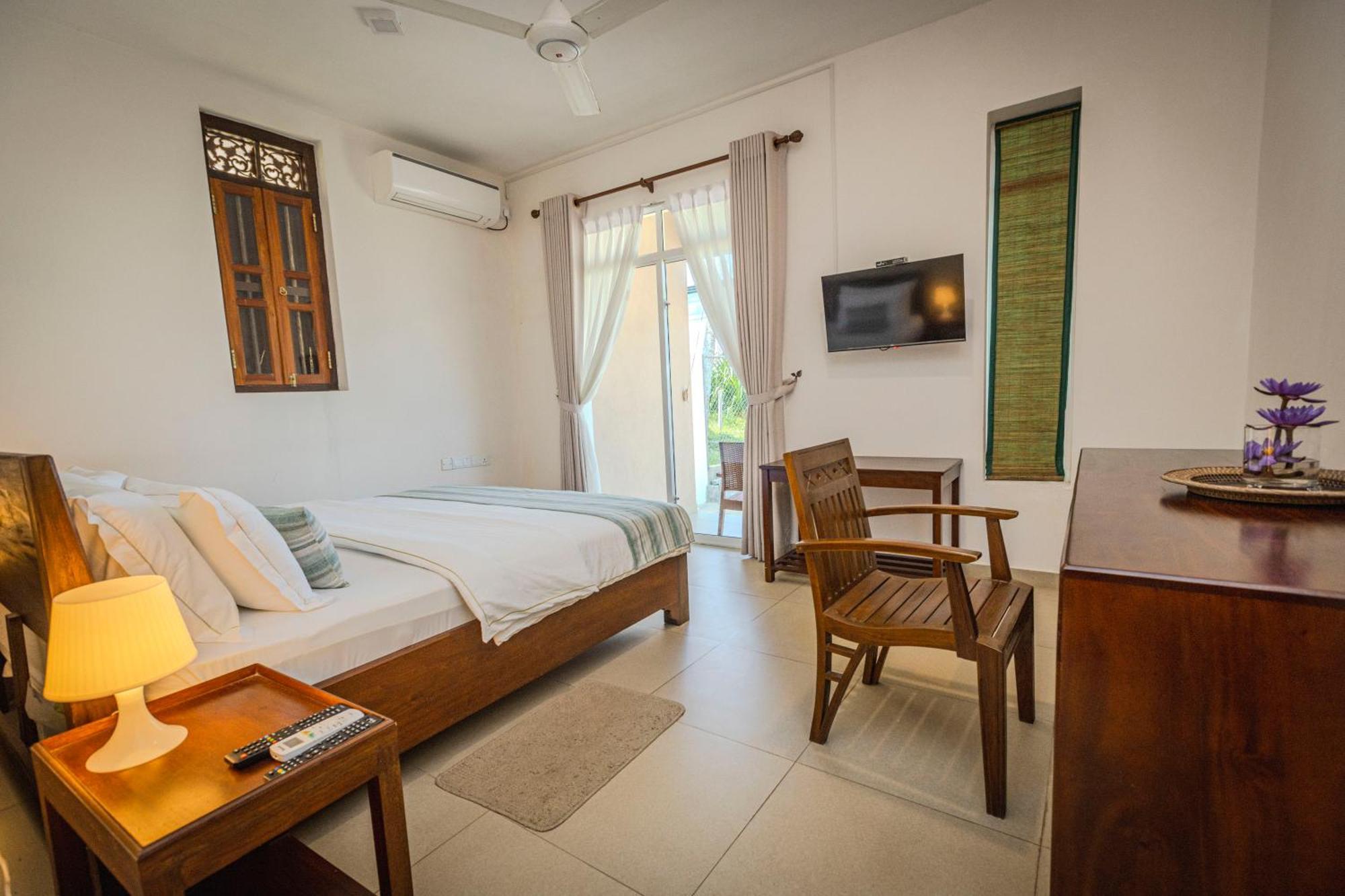 House By The Sea Hikka Hotell Hikkaduwa Exteriör bild
