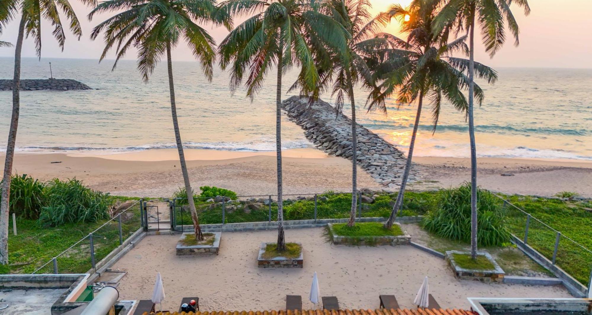 House By The Sea Hikka Hotell Hikkaduwa Exteriör bild